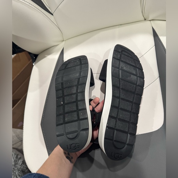 UGG Aissa Platform Sandal Size 11 - Picture 7 of 7